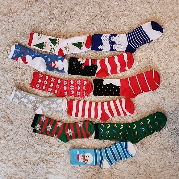 11 pair of Christmas socks. NEW - Picture 6 of 9